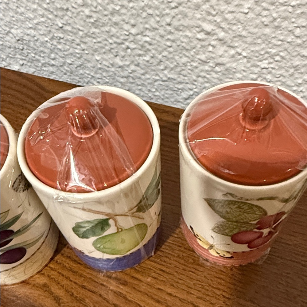 Vintage Wedgwood Sarah’s Garden herbs and/or spice jars - Picture 4 of 5